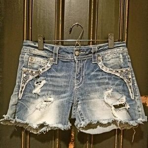 Distressed Miss Me sz 27 Mid-Rise Easy Shorts